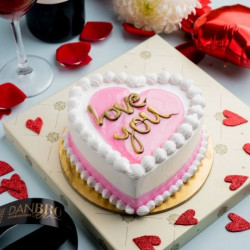 Rosy Heart Strawberry Cake