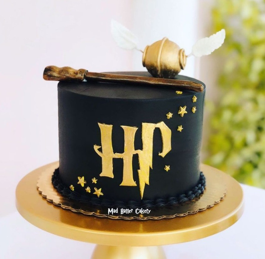33 Best Harry Potter Cakes in 2022 : Hogwarts House Topped with Spell Book