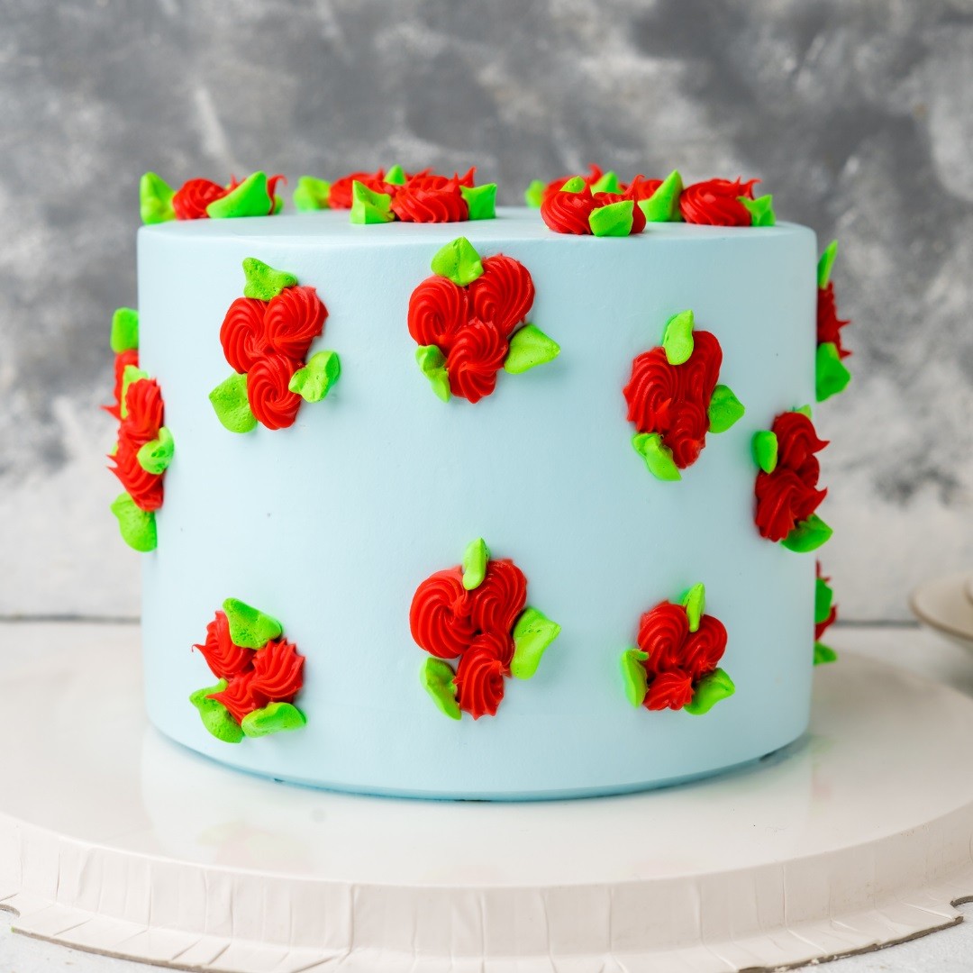 Red Roses Designer Truffle Cake- 1 Kg : FlowersCakesOnline.com