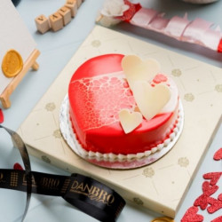 Red Velvet Cake With White Chocolate