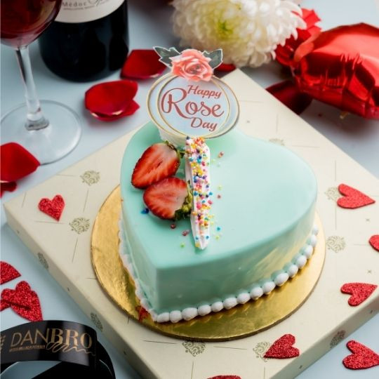 Buy Basket of roses, heart shaped cake and temptation Online at Best Price  | Od