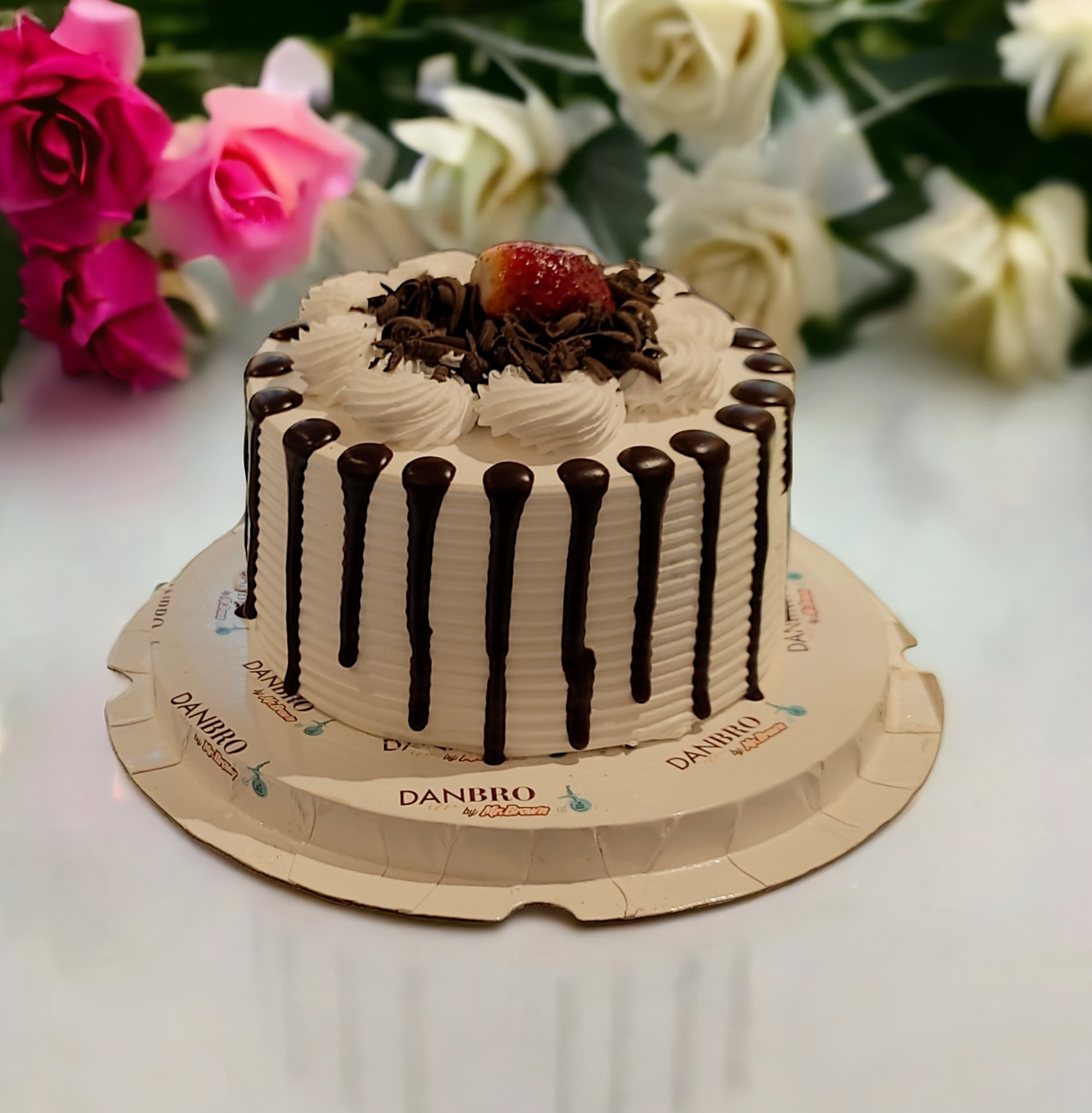 Heartfelt Anniversary Cream Cake | Buy, Send Online | Winni.in | Winni.in