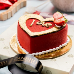 Classic Deluxe Red Velvet Cake